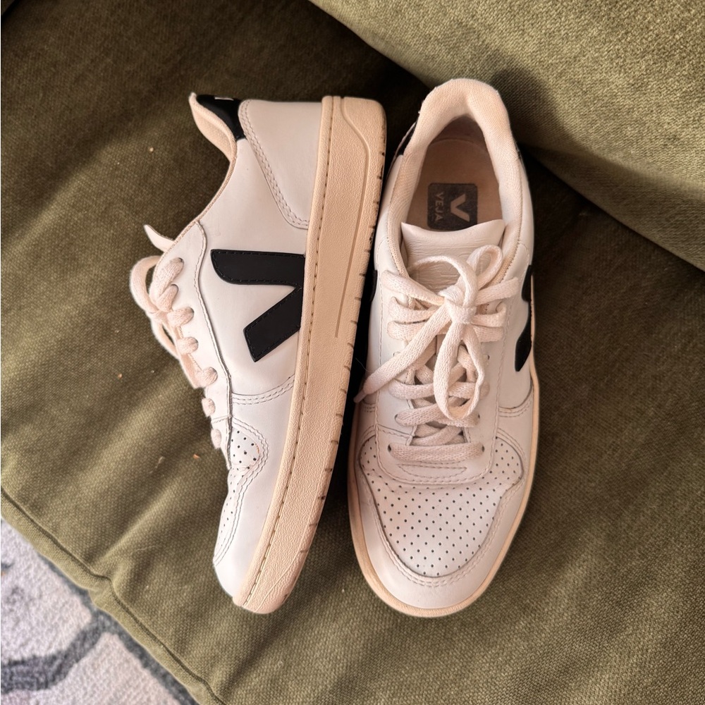 VEJA SHOES V-10